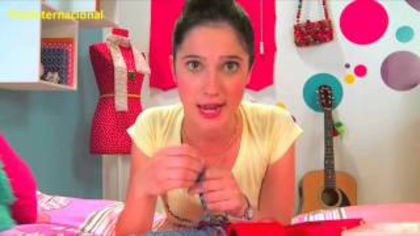 (avea telefonul la ureche) Betty,esti bine? (Betha era pierduta in amintiri) Beth? Betty?!!! Ma auzi