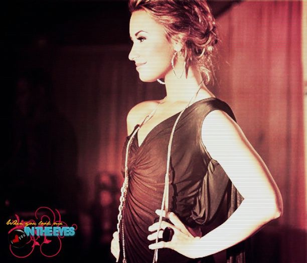 Aham ;; Sii :-? Nu`ti place de Jamie? :o3 .