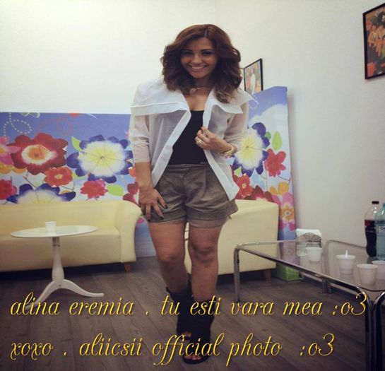 ;; [se imbraca] vine careva in club? (;| - LALA house _ one more clap - xo