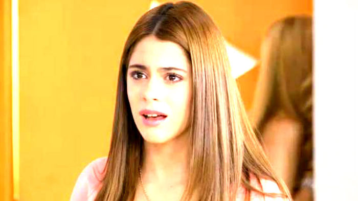 Sigur...iarta-ma ca te-am intrebat Ashley.; (si pleca) i.g. Oare la ce bal se refera?
