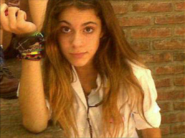 B-b-b-bine ! Dar...mai scrie ceva.(si ii arata spatele scrisorii)