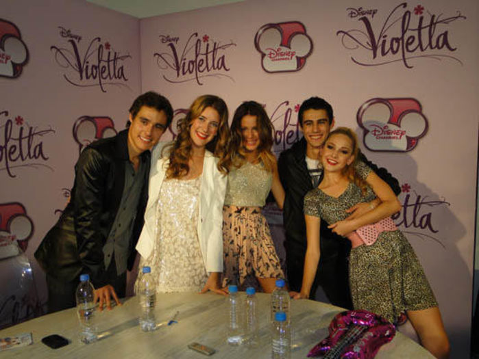 A28JLIoCEAE6rRx.jpg large