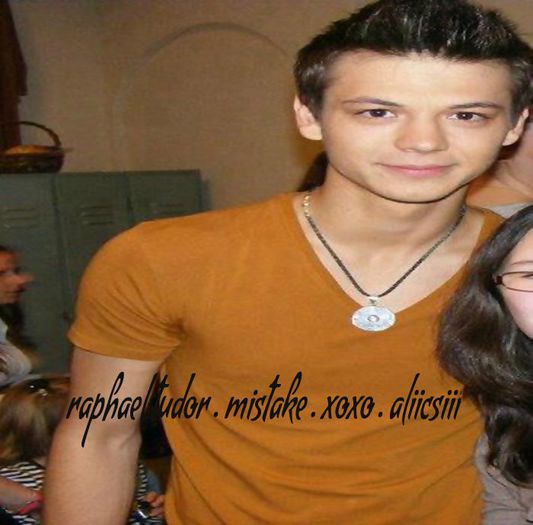 ;; si eu te iubesc, sotioara ;3 [o saruta] #Sara - LALA house _ one more clap - xo