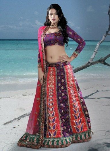 Latest-Sexy-Lehenga-Choli-Collection-2012-For-Brides-4