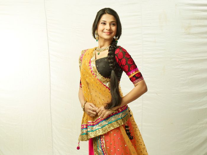 Jennifer Winget as Kumud in Saraswatichandra - Chaniya Choli