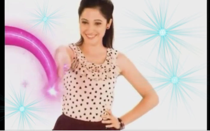 (Si cat ai clipi zana facu magia) Abra-cadabra...; Cenusareasa sa termine acum cu treaba...Printesa ea va deveni,acest spus se va implini!
