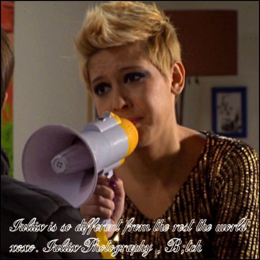 - * se duce în baie și vomită în wc * mi;e rău :-? - sara - private - ROOM _ xo