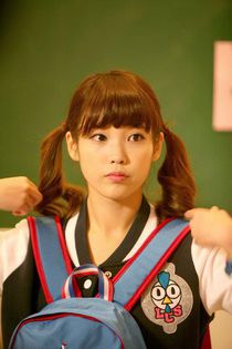 Ce nesimtit mai esti,Emmy!