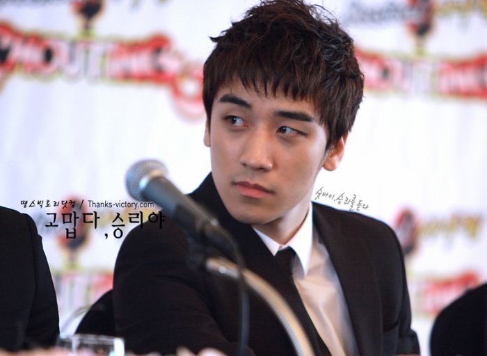 [tresarind cu privirea la Mimi]: Eu?Nesimtit?Ce ti`am facut?Te`am violat?Te`am ***** ?