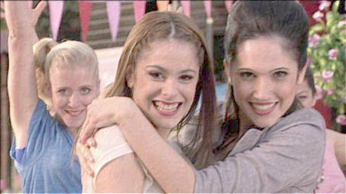 C: Mersi, mersi ,mersi!  Z: Pentru putin...Eu sunt zana ta cea buna...te ajut mereu cand ai nevoie.; C:Multumesc ...nu stiu cum o sa-ti pot multumi vreodata... Z:Stii cum?! C:Cum?Fac orice... Z: Imi poti multumi cucerindu-l pe print...hai fugi scumpo! C:Mersi inca o data...Pa-pa(si pleca la print :))
