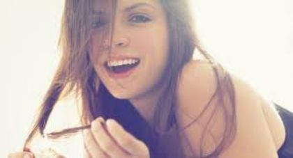 Jade: Yeii....!M-a invitat la o iejire la plaja!:>> ;P;))