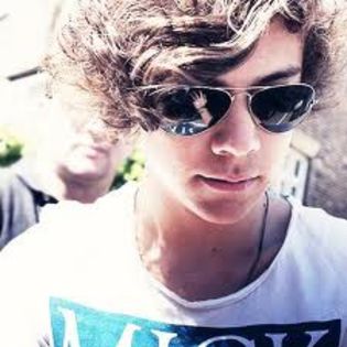 DA !da' n-am  primit nimik...nu tu imbratzijare nu tu pupik sau un mersi;[[