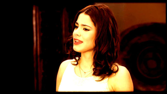 Imi pare rau, d-d-dar t-trebuie sa plec...