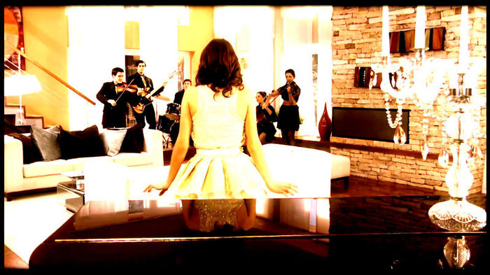 (era trista, dar mai era un minut si era miezul noptii,; asa ca nu avea ce face,si pleca)
