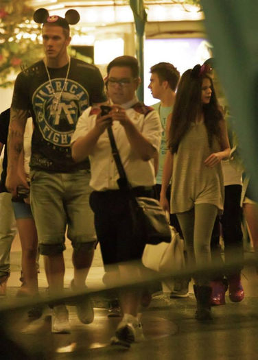 5 - Selena at Disneyland with friends Sammy Droke- Francia Raisa- Kat Deluna- Emblem and Austin Mahone--