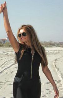 310788_529436570452397_909061095_n