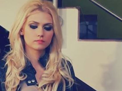 996708_561092290603316_240240889_n