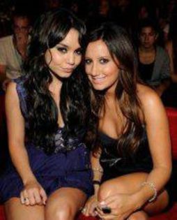 315659_243082165746485_1690324367_n