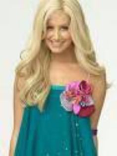 316520_246062588781776_130876844_n - poze cu ashey tisdale