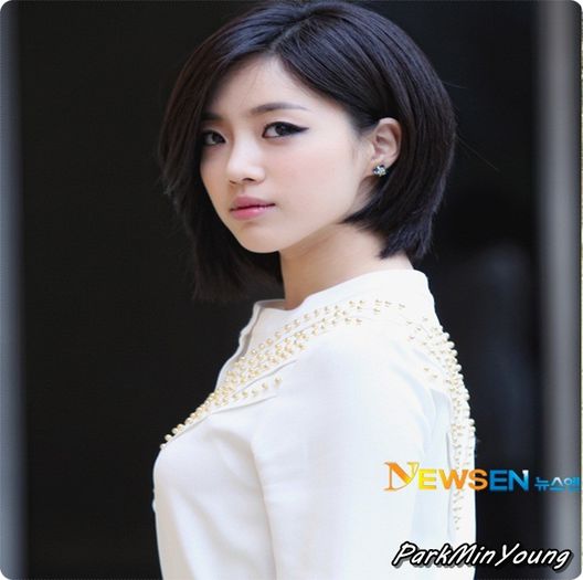 [ Urca scarile cu J  ] [ Ajunge la Soo Ra ; ] Unni..esti pregatita !