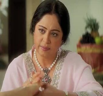 Vezi ce vijelie e afara..ii e frica sa nu te ia vantul