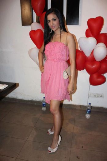 285651_598956796785912_575926743_n - Shilpa Anand