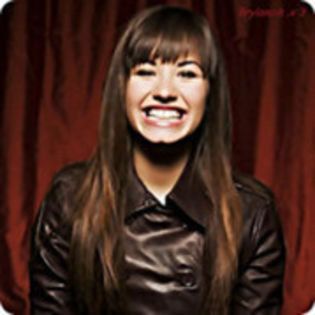 35969362_PYULOKUZL - 00---Despre Demi Lovato---00