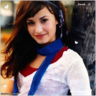 35970488_FPJARKFJH - 00---Despre Demi Lovato---00