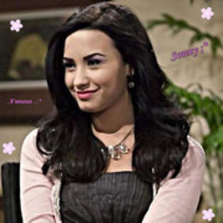 35970653_YWIUMOYOH - 00---Despre Demi Lovato---00