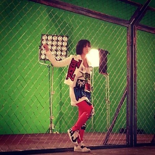 80162-2ne1-minzy-reveals-behind-the-scenes-for-new-album-concept