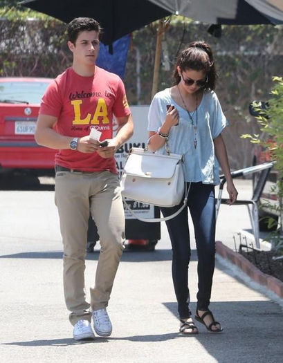 2 - Selena and David Henrie out for lunch---08 June 2013