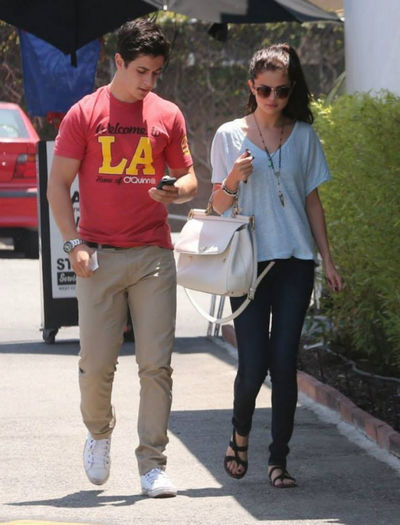 5 - Selena and David Henrie out for lunch---08 June 2013