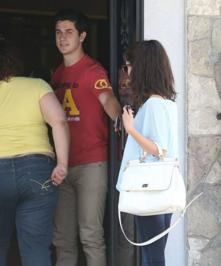 9 - Selena and David Henrie out for lunch---08 June 2013