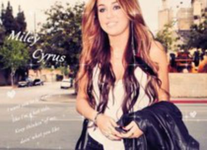 4 voturi - 00---Miley  Cyrus Vs Selena Gomez---00