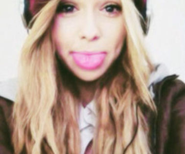 thu - xo_Acacia Clark_xo