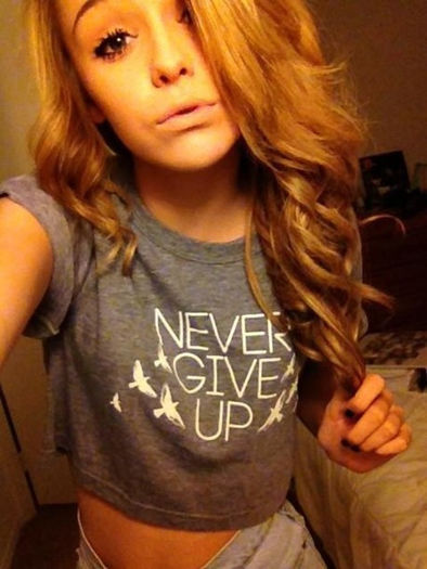 85bnol-l-610x610-shirt-clothes-acacia-clark-never-give-up - xo_Acacia Clark_xo