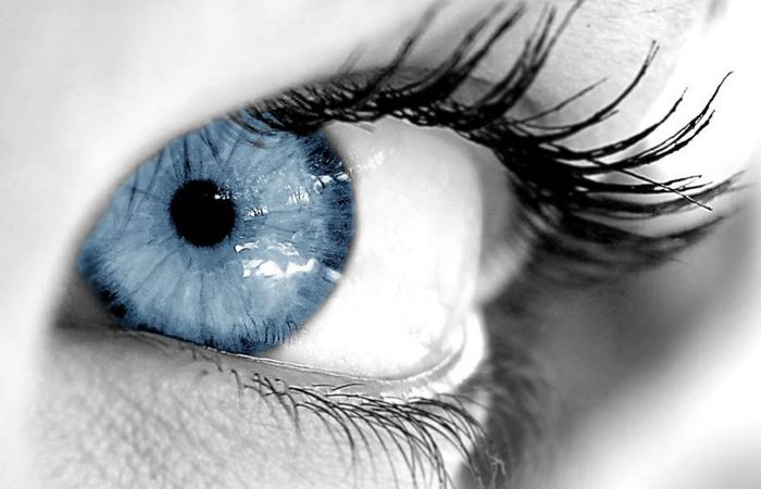albastri - ce culoare au ochii tai