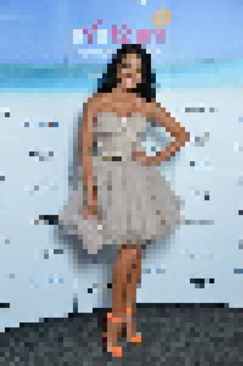 Adelina Pestritu ghicit de Indecente