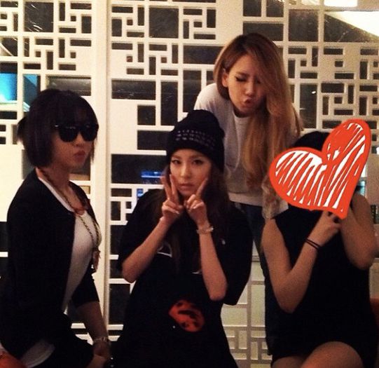 2ne1instagram2