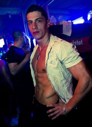 530811_129738413861321_1511527933_n