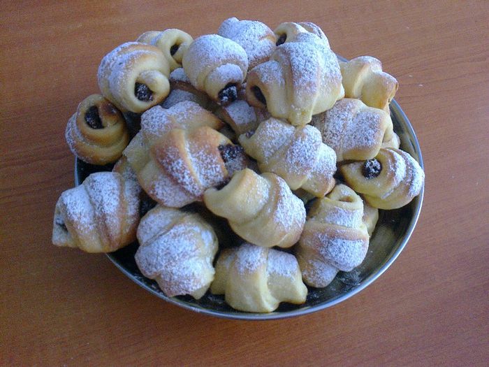 Cornulete cu gem de visine si nuca - Culinar 1