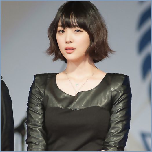 `.. Ji Woo,de cand nu te`am mai vazut. :o3 .. :)) .. [hug,se pune pe jos] ..