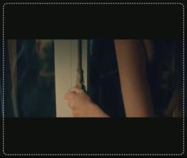 In alta parte: - XxIn spatele inocenteixXMOVIE