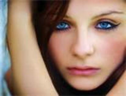 fete cu ochi albastri - culoarea ochilor