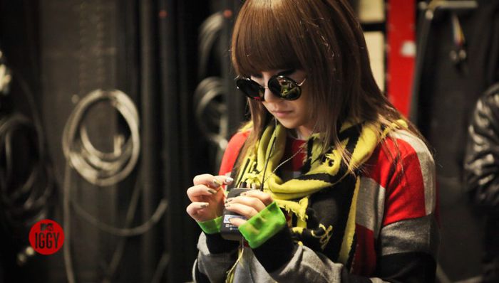 7_2ne1_backstage_73