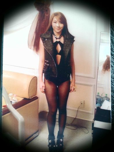 21dara_1260332772_29262_me2photo