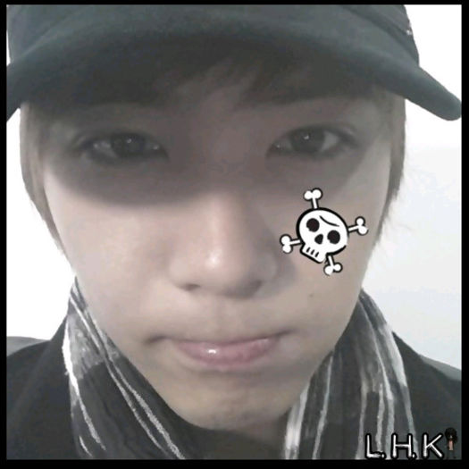 << Okey. :)) [ia bagajele] Ti le duc eu.. :-? In camera.. din fundul.. holului.:))[pleaca sus] - l - x - Episodul 57 - x - l