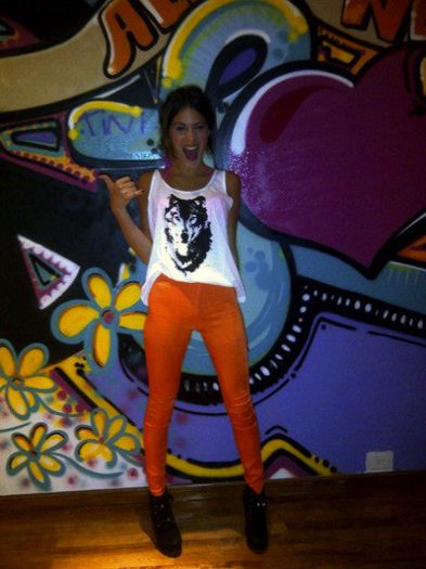 3 - Mural de Martina Stoessel