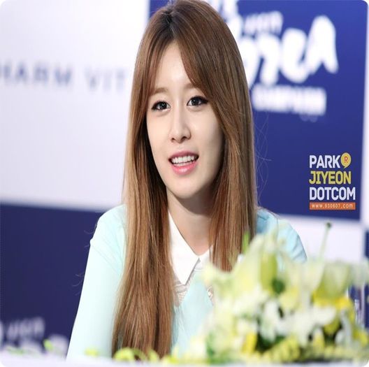 De cand ai devenit badyguardul meu .. Tu decand ai devenit asa de curios ?