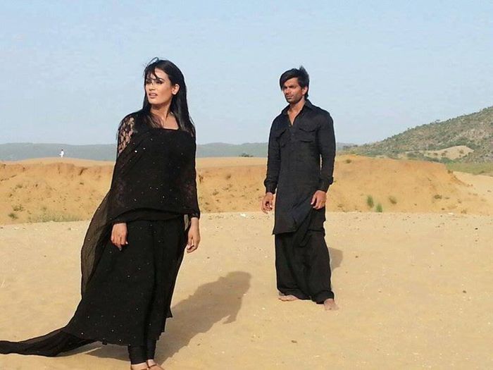 19898_287010198112359_621451445_n - Karan Singh Grover